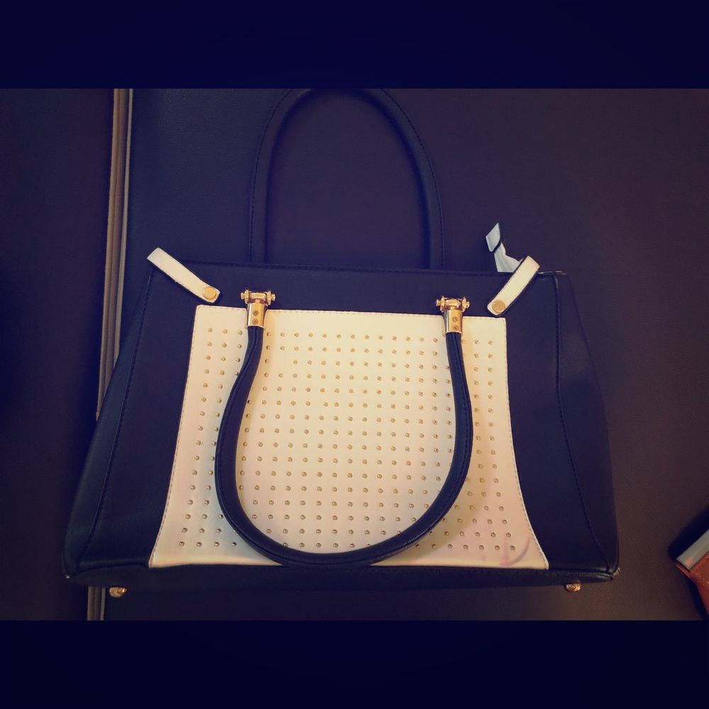 Black and white medium size purse